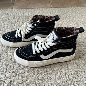 Vans Women Suede Sk8-Hi MTE-1, Black/Leopard, Size 7, Pristine condition